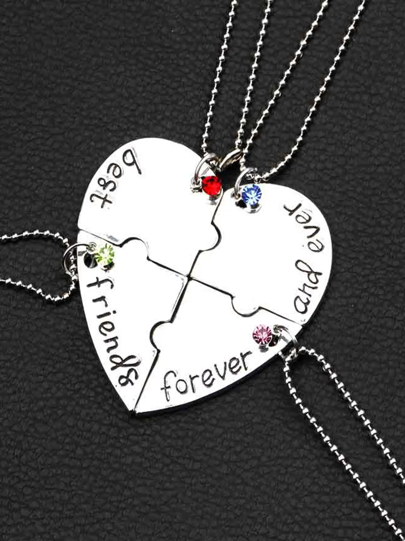 4-piece set of Forever Best friend Stainless Steel necklaces, creative necklace pendant made of love for good friends and best friends, fashionable jewelry with friendship charm for your best friend! Exquisite Jewelry Gift Love Heart Necklace