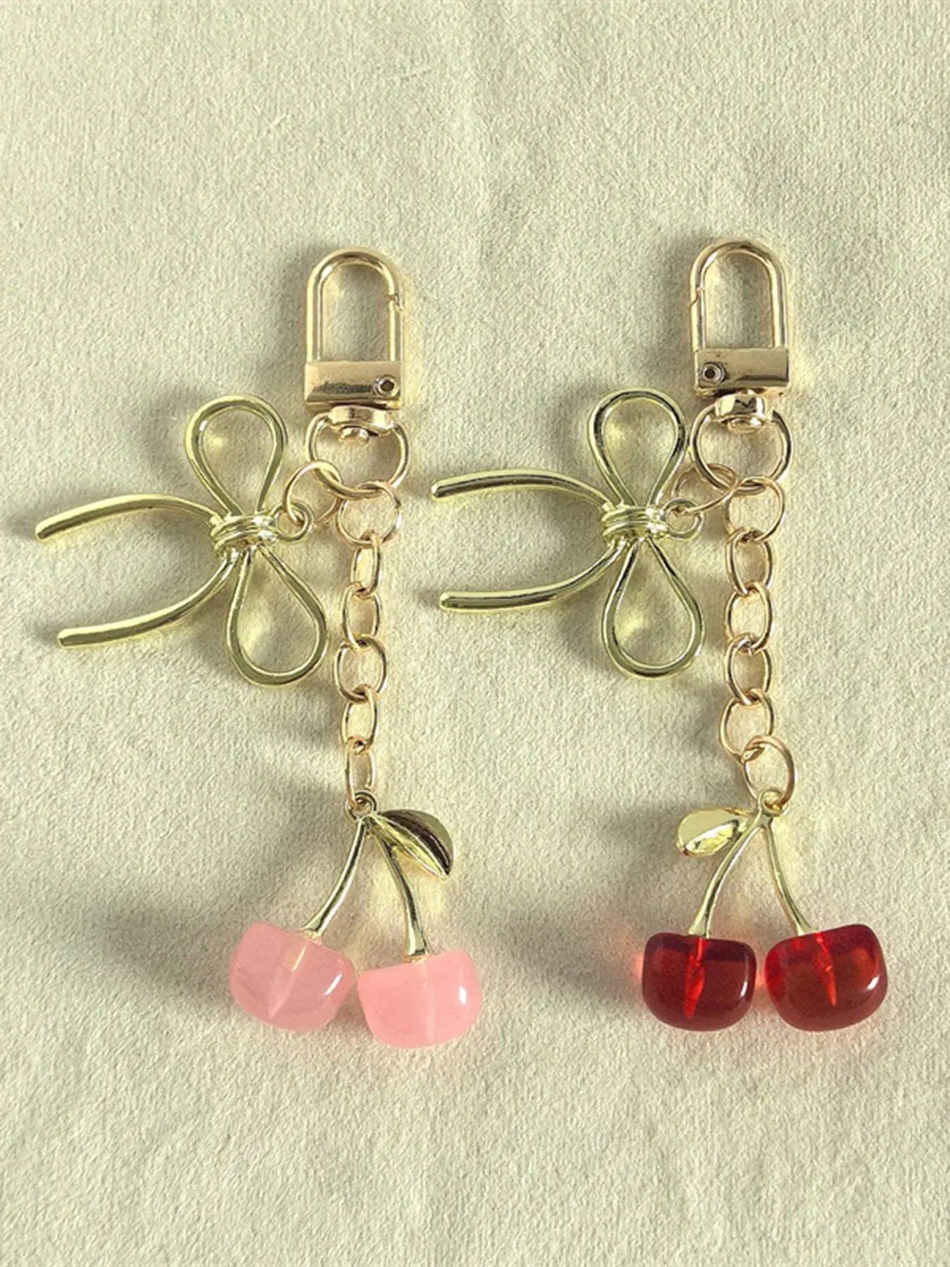 Metal bow cherry pendant, light luxury fashion simple small crowdsourcing decorative key chain, personalized classic versatile glass cherry pendant key chain pendant, niche design exquisite and versatile, Keychain Jewelry