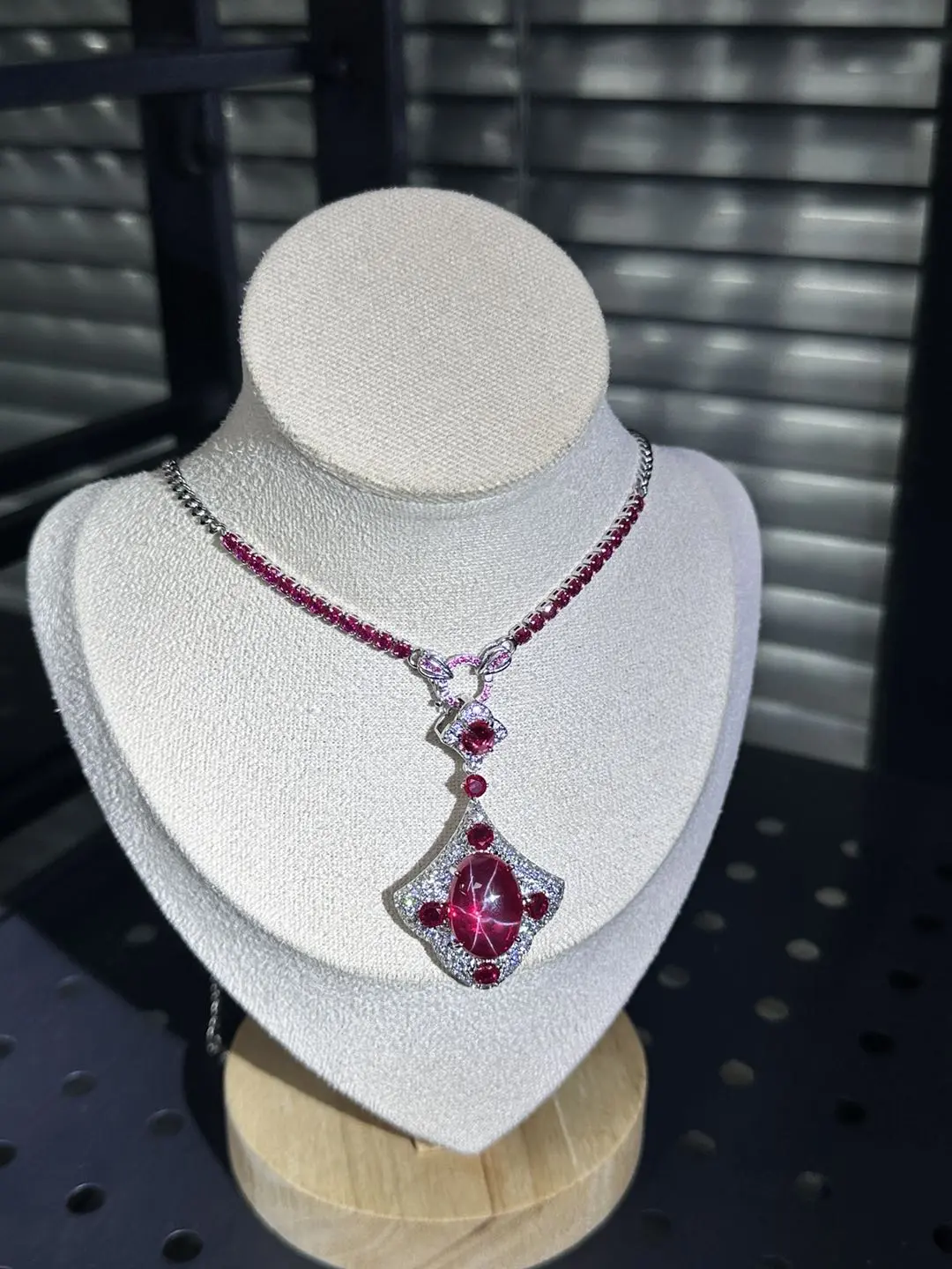 Rose(20999)gc.Star ruby