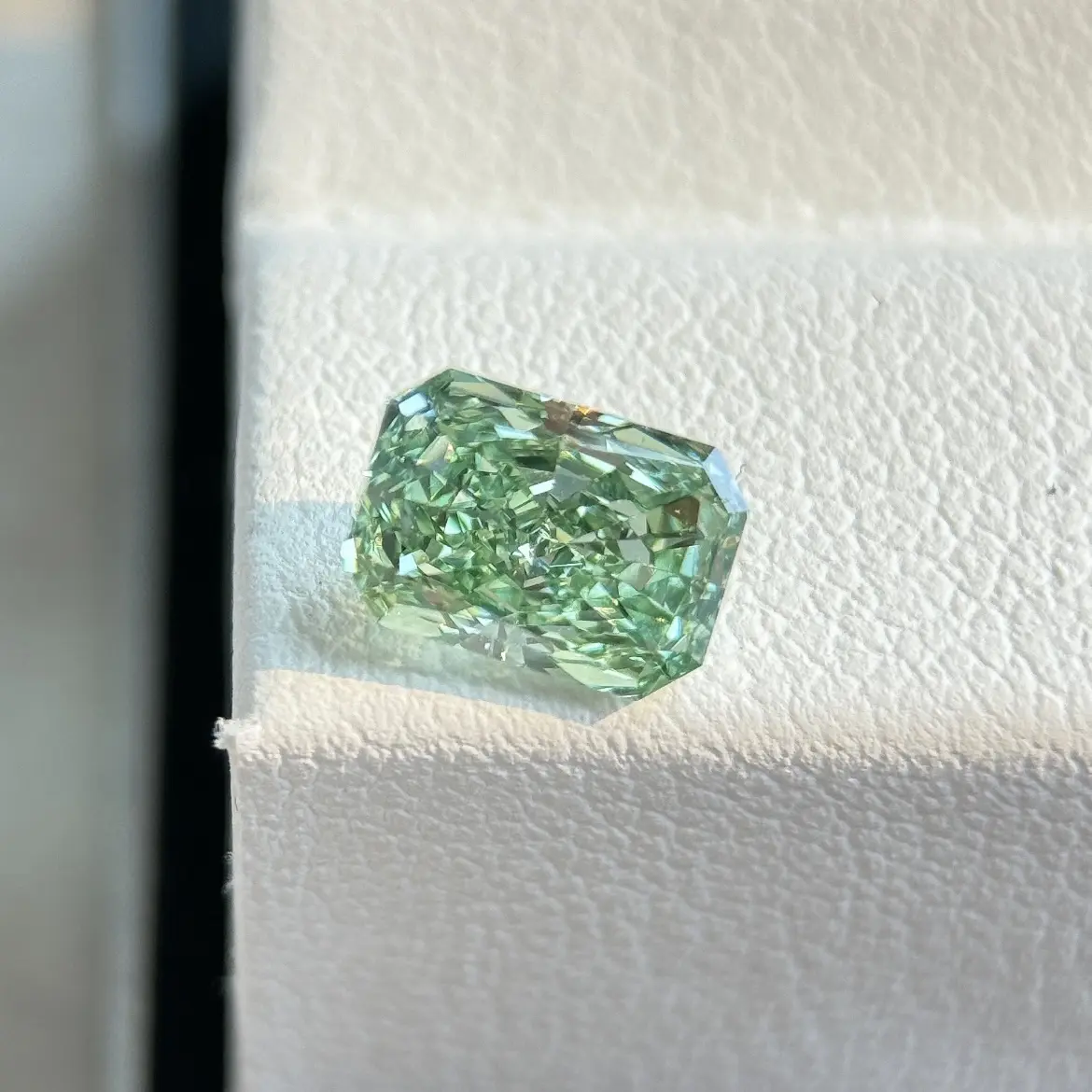 3ct Green Radiant Cut Sparkling Moissanite Loose Gemstone, VVS1 Clarity, Traceable GRA Certificate, High-Quality Blue Artificial Gemstone for Engagement, Anniversary & Custom Jewelry, Luxurious