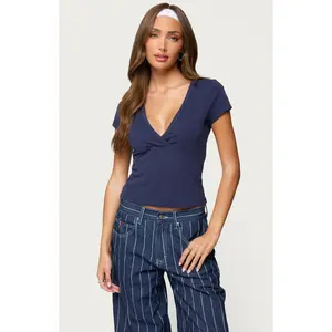 Edikted Women's Merinda V Neck T-Shirt