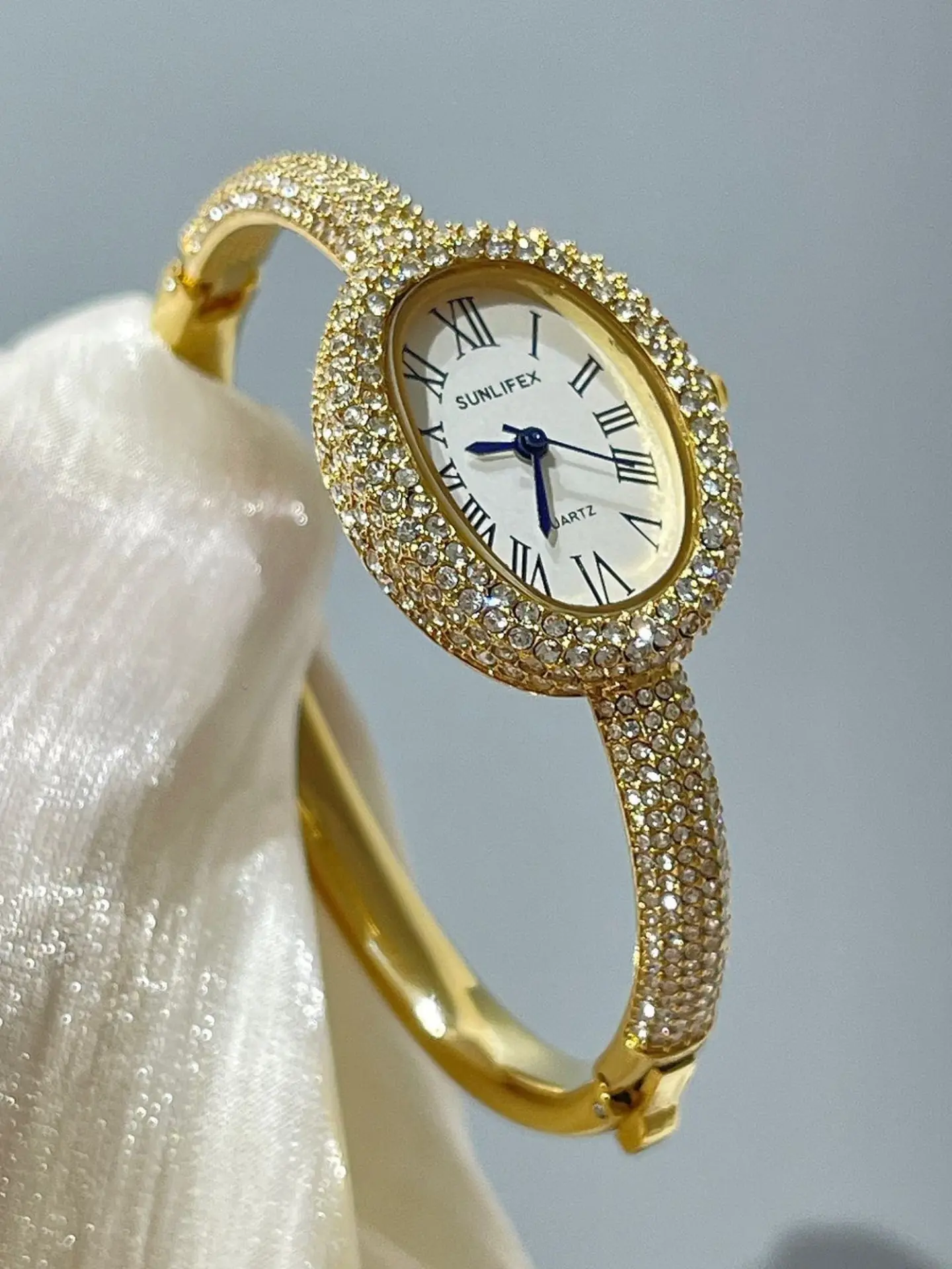 Women's Rhinestone Bracelet Watch, Trendy Exquisite Wristwatch, Roman Numeral Design, Luxury Quartz Elegant Oval Watch, Casual Fashion Jewelry Gift, Quartz Analog Watch, Rhinestone Decorated Watch, Quartz Watches