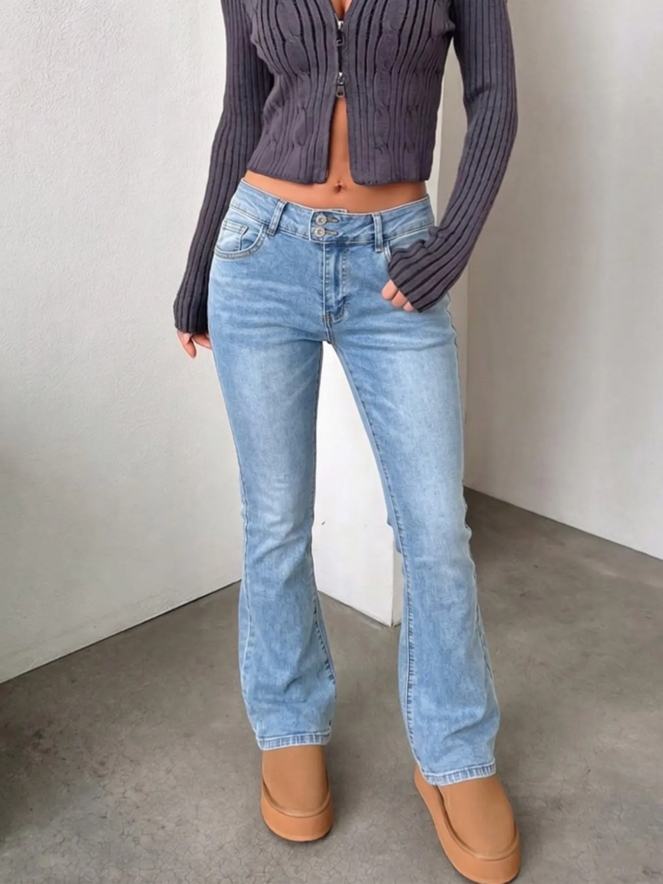 Women's Y2K Vintage Flare Leg Medium Wash Denim Jeans, Low Waist Slim Fit with Double Button Design, Hip-Wrapping Flared Long Pants, Daily Everyday All-Match Casual Streetwear Fashion Trousers, Bottoms, Womenswear