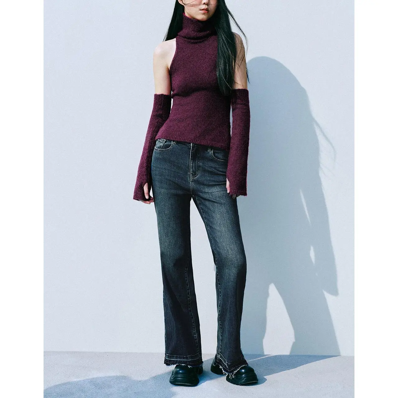 URBAN REVIVO Women's Solid Skinny Fit Ribbed Knit Top, Elegant Turtleneck with Cold Shoulder and Detachable Sleeves, Fitted, Polyamide, Acrylic, Sweater, Long Sleeve, Knitwear, Slim