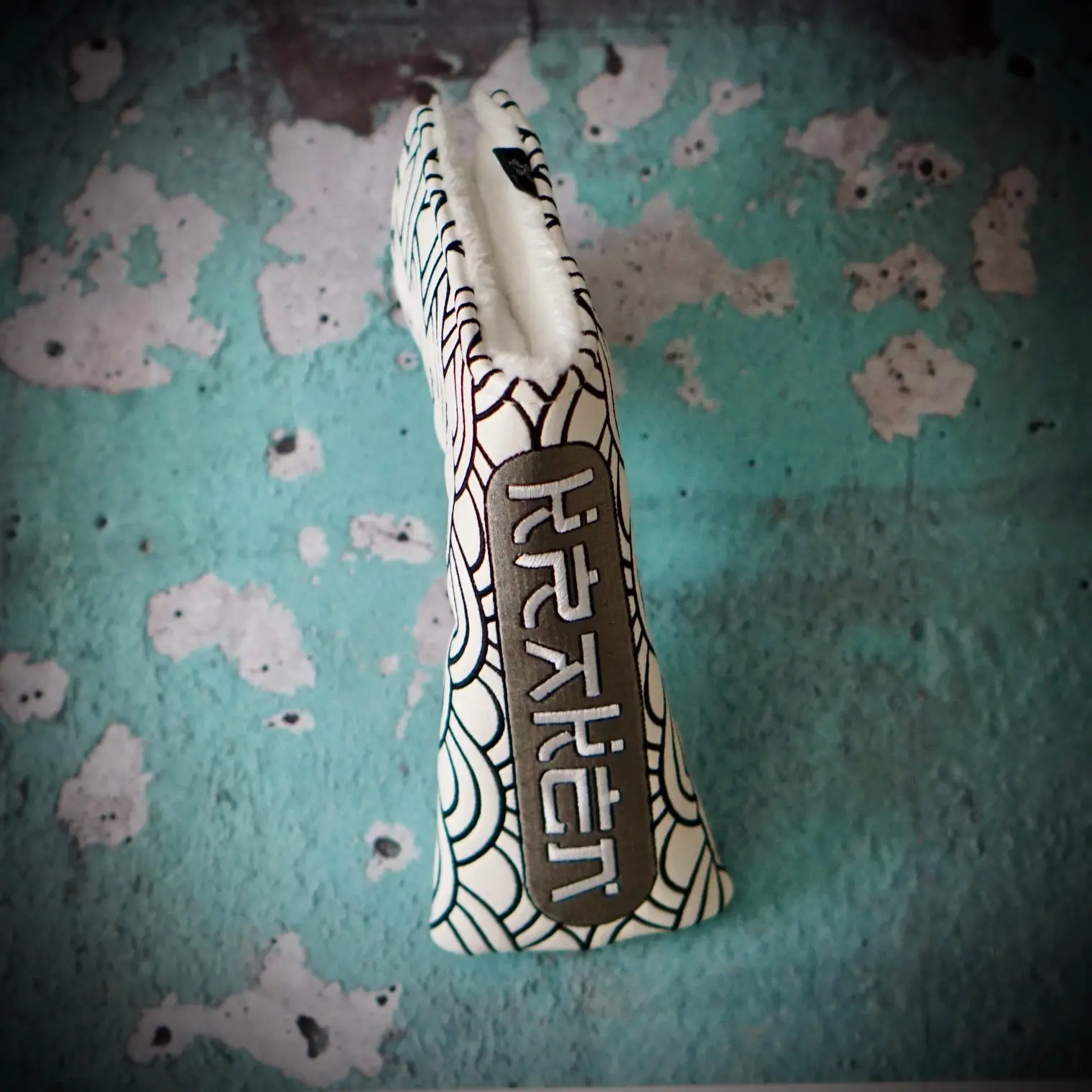 Japanese Wave Blade Putter Headcover - White | Kraken Golf