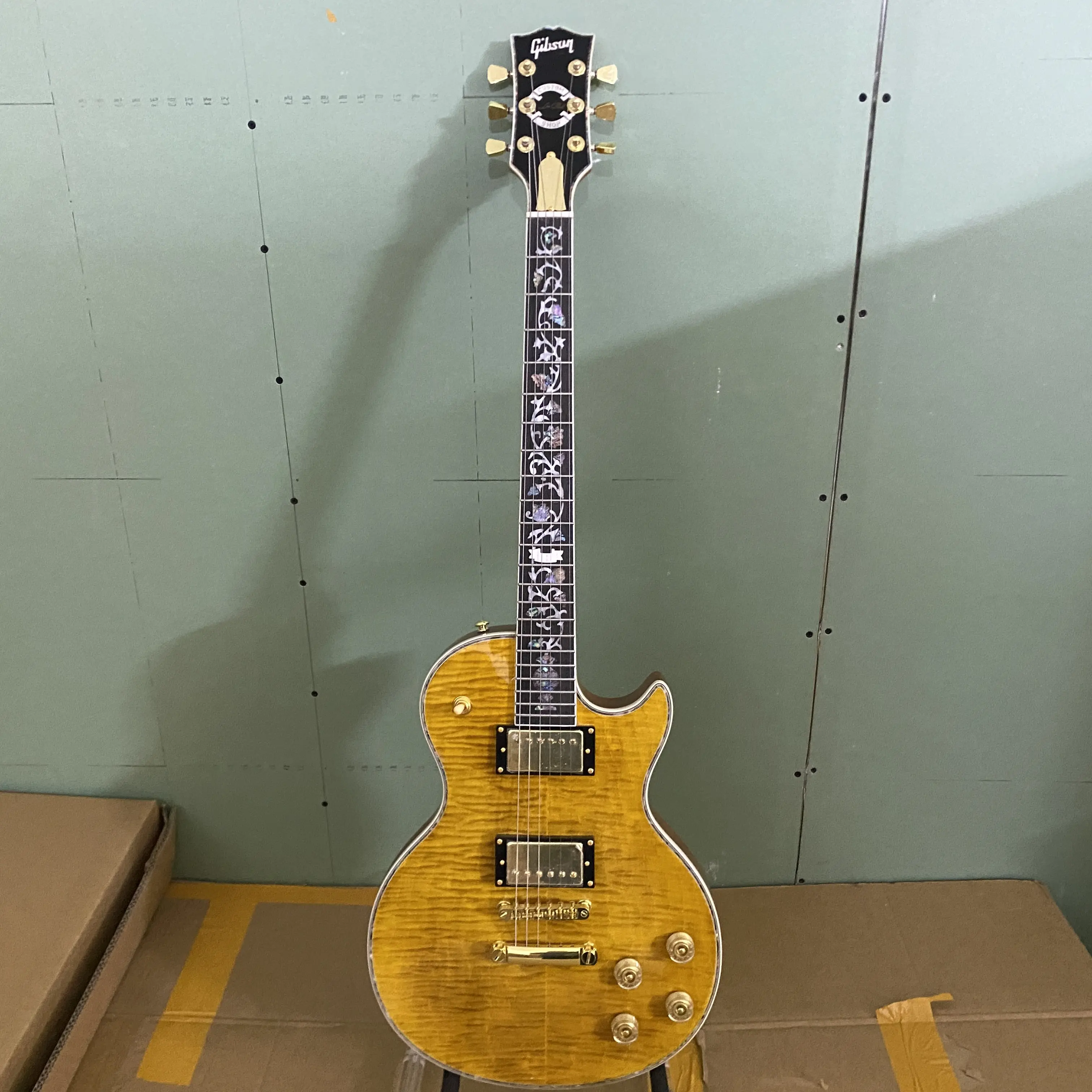 Vintage Yellow Les Paul Guitar - Vine Flower Inlay Fingerboard, Flame Maple Veneer, Abalone Shell Accents, Gold Hardware, Tree of Life Details for Vintage Guitars & Gear Accessories, Les Paul Shape Guitars & Gear Accessories