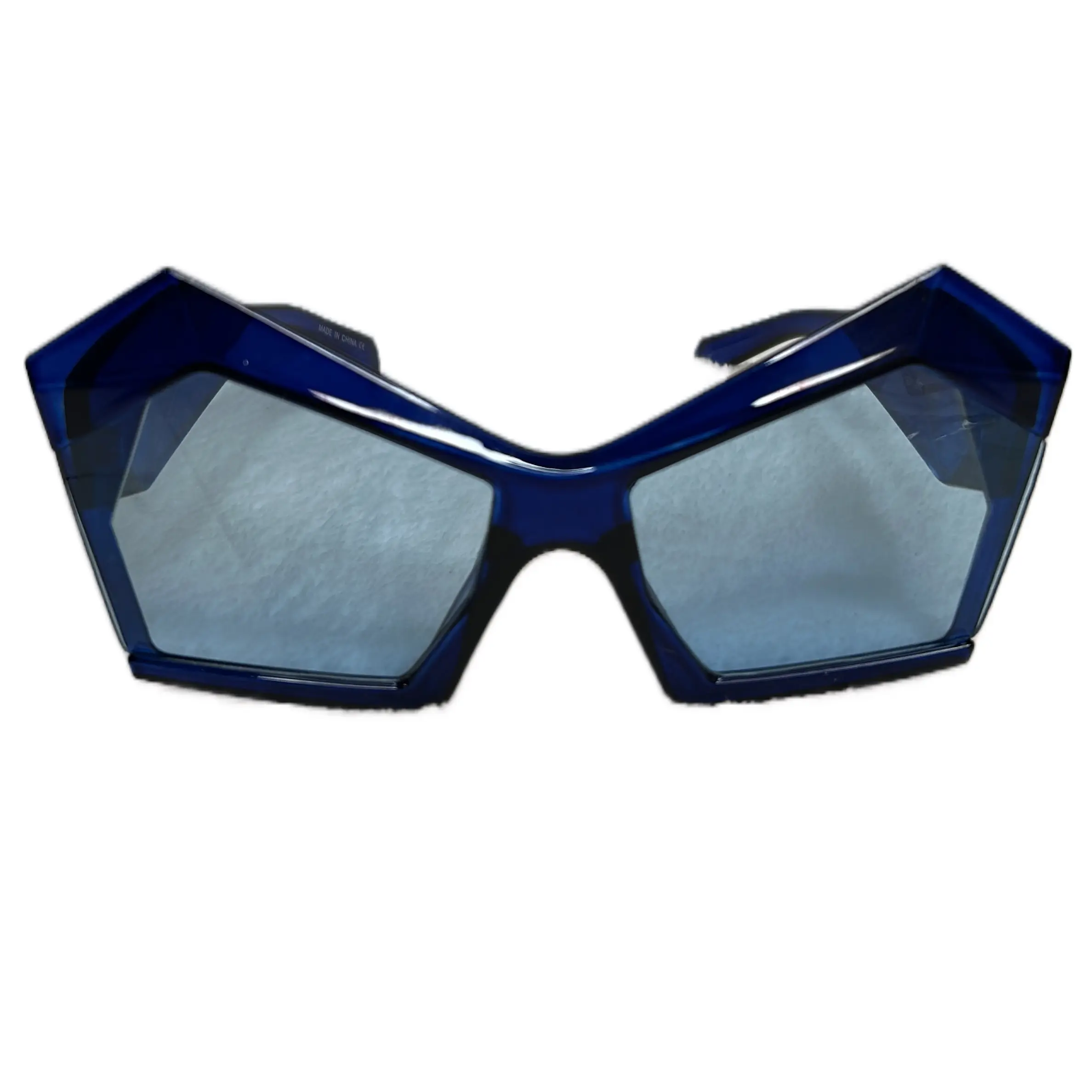 Asymmetrical shaped fashion sunglasses