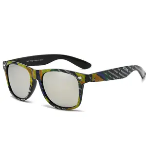 Stylish Square Reflective Sunglasses with UV400 Polycarbonate Lenses and Durable Metal Hinges – Perfect for Outdoor Group Activities and Family Trips. Retro Design with Colorful Rainbow Letters and Camo Pattern for Both Men and Women