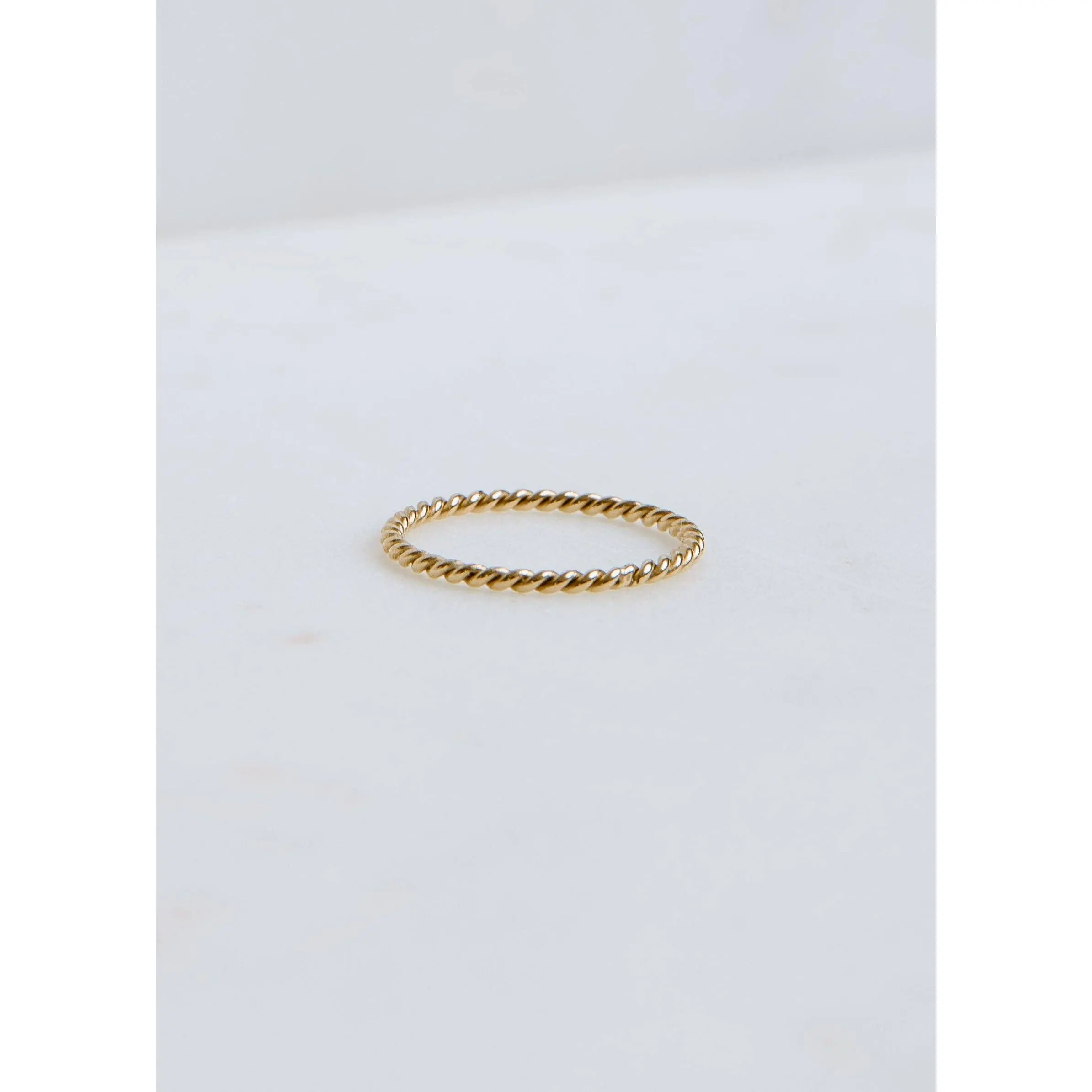 Gold Twist Costume Jewelry Ring, Fashion Accessory for Daily Wear
