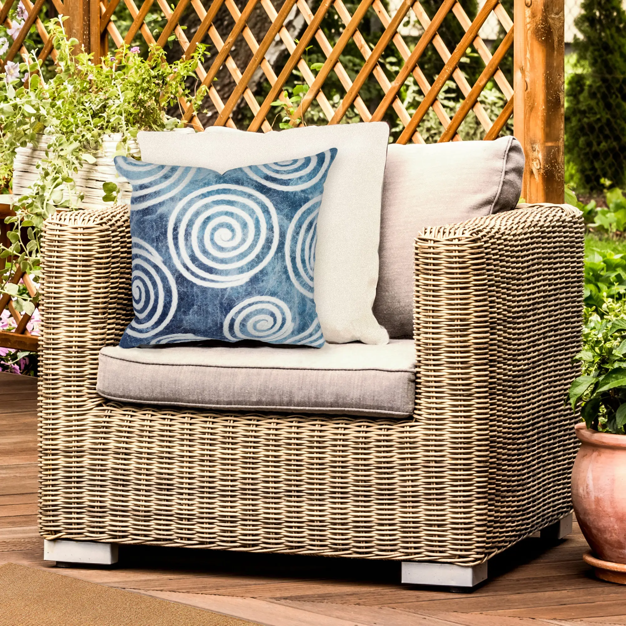 Lush Decor VISIONS IV Handmade Indoor/Outdoor Pillow - Couch Cushion, Colorful Soft Fabric Cushions, Contemporary Graphic Casual Decorative Cover Accent (Curl)