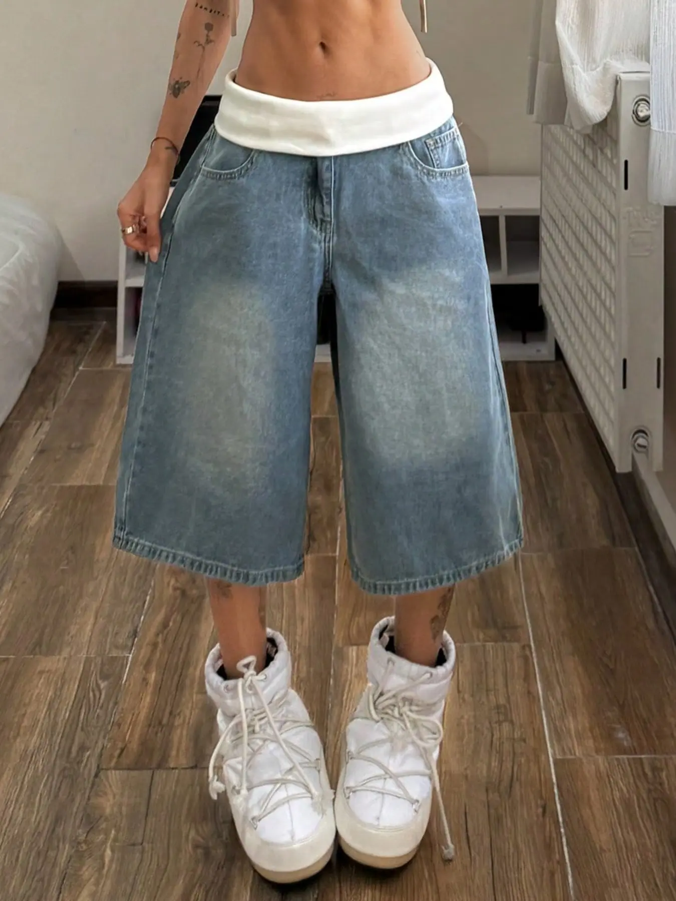 Women's Street Punk Patchwork Low Waist Light Wash Denim Shorts, Loose Baggy Bermuda Style, American Streetwear for Travel