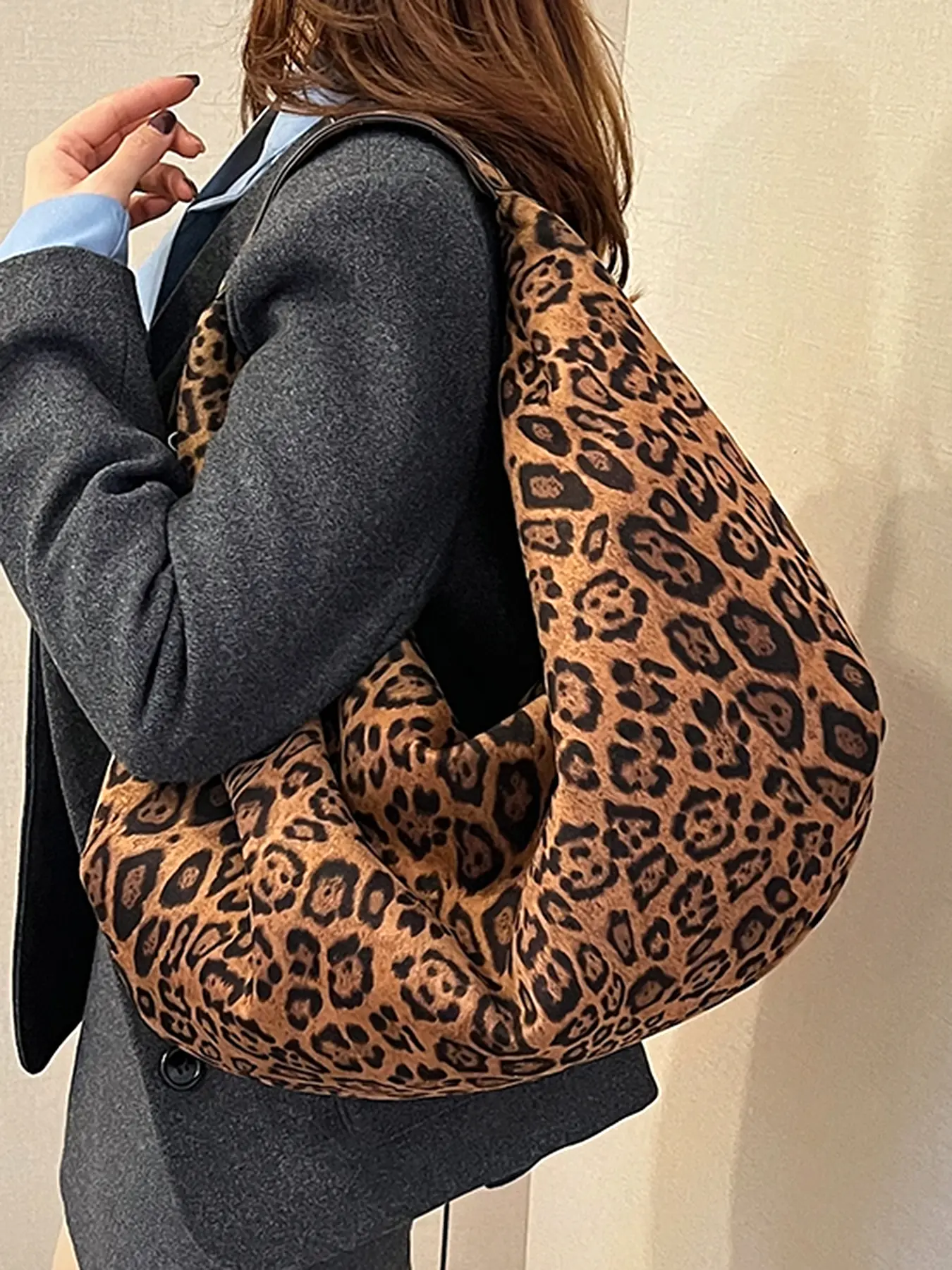 Retro leopard print handbag, Stylish bag, Casual Fashion bag, casual and personalized textured one-shoulder underarm bag, one-shoulder commuter bag, one-shoulder handbag, suitable for daily matching