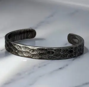 Hand Forged Damascus Steel Cuff Bracelet Copper Line Viking Bangle Unique Handmade Jewelry for Anniversaries 16.5cm 18.5cm Sizes