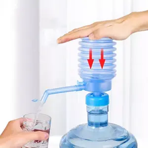 Water pump suction device, manual drinking bottle, press-type water pump