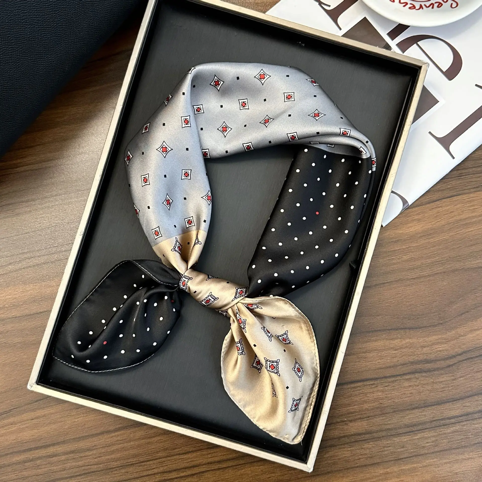 Three piece small grid black gray