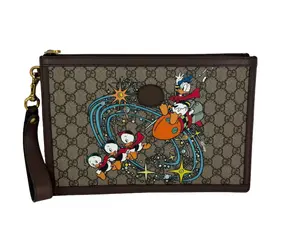 Pre-owned GUCCI canvas Clutches & Wristlets Disney Donald Duck GG Supreme Zip Beige Clutch Wristlet Bag