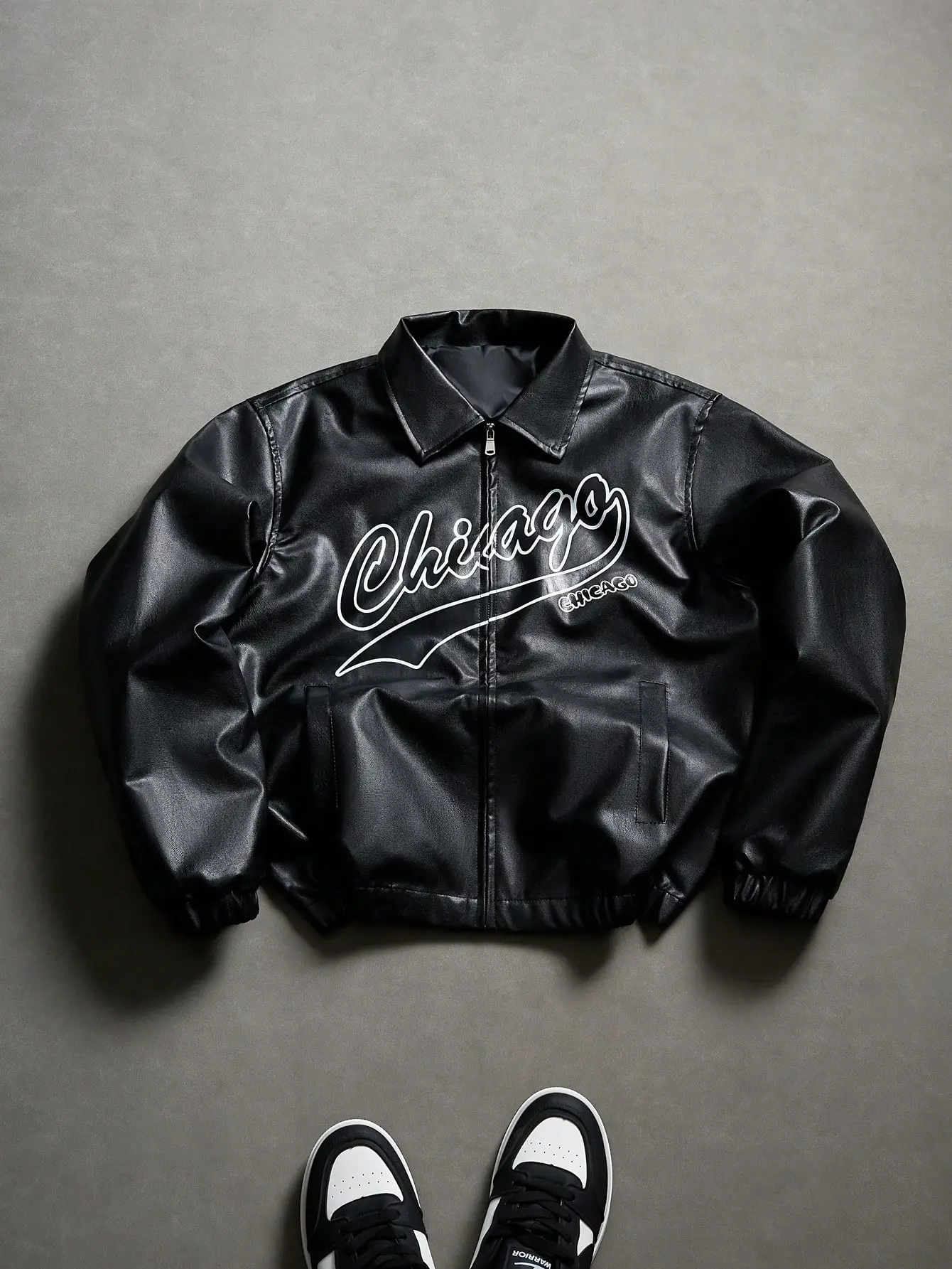 Chicago Graphic Streetwear Jacket for Men and Women, Long Sleeve Zip Up Faux Leather Outerwear, Vintage Y2K Moto Coat with Turn Down Collar, Casual Urban Fall Spring Fashion, Regular Fit Daily Wear Biker Style Windbreaker Weekend Streetwear Outfit Apparel