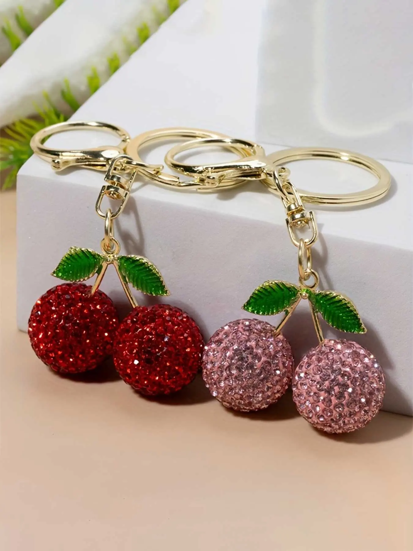 Rhinestone Cherry Keychain, Girly Keychain, Keychain For Bags, with Sparkling Red & Pink Glitter-Studded Cherry Pendant Rhinestone Fruit Charms Bag Keychain Decorative Backpack Handbag Chain Accessory Jewelry Valentine's Day Gift Trinkets