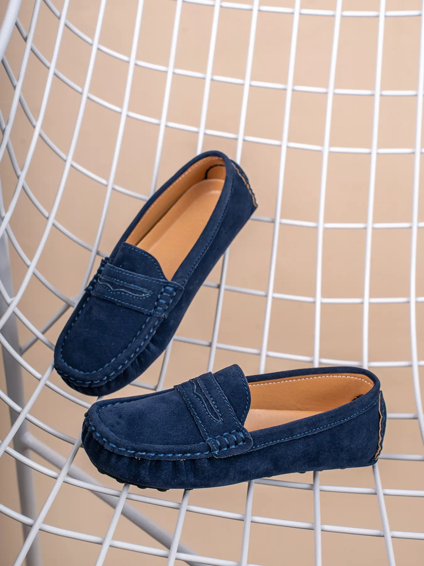 Children Boys Flat Shoes, Plain Pattern Shoes, Pure Color Plush Upper, One-Step Slip-On, Fashionable Cute Versatile youth fashion shoes, Anti-Slip Wear-Resistant Sole, Soft Comfortable Lining