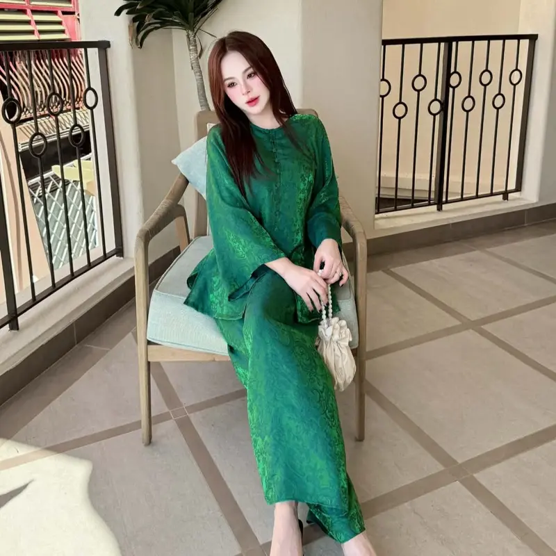 Set bà ba ánh nhũ, form suông: set shirt and pant