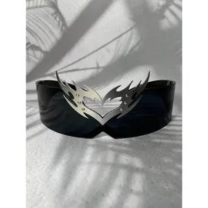 1pc Boys' Cartoon Sci-Fi Heart Decoration Flame-Metal Accessory Wrap-Around Party Fashion Glasses, Black/Multicolor, Fashionable Glasses With Coating Film For Girls And Cosplay Mask