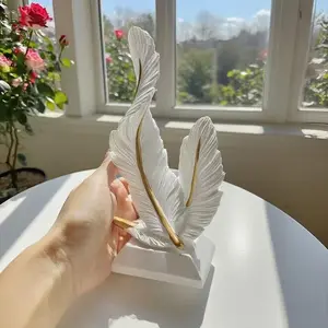 Minimalist Luxury Feather Ornament, Decorative Home Ornament, Artistic Home Decor Statue, Ideal for Living Room and Bedroom, Perfect Moving Gift, Elevate Your Space Style