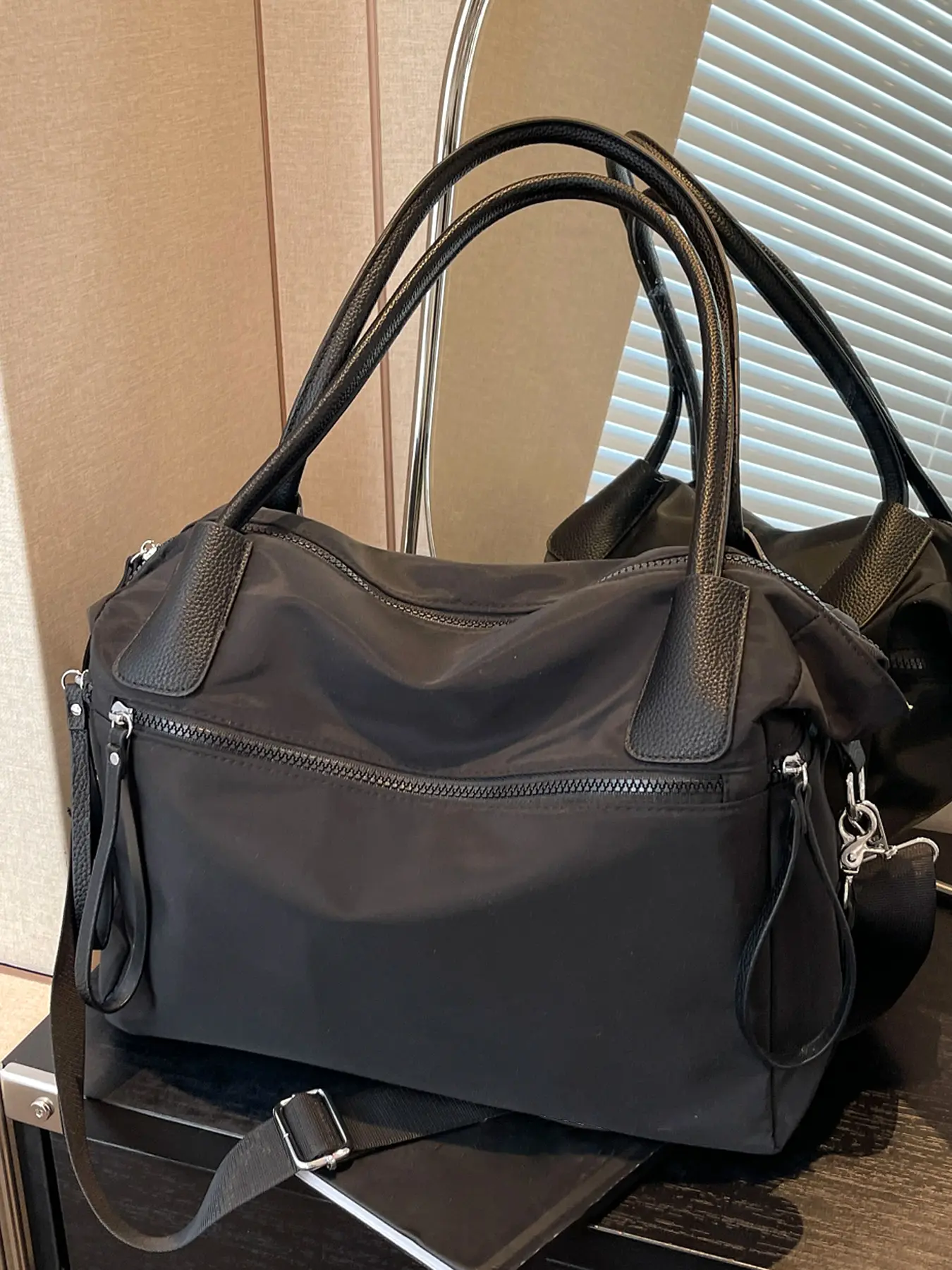 solid color motorcycle style hand-held shoulder messenger bag, Versatile shoulder bags, casual and versatile large capacity, multi-pocket design, practical commuting style, suitable for sports and fitness, short trips and business trips