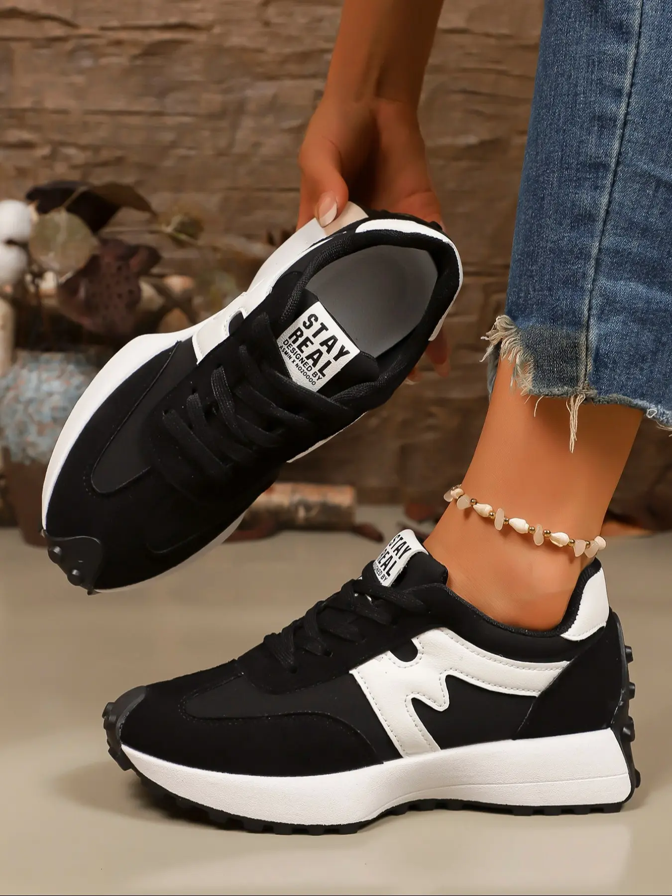Women's new casual lace-up sneakers, Round toe sneakers, autumn and winter outdoor walking shoes, simple and versatile thick-soled heightened comfortable casual shoes, suitable for daily leisure and commuting wear, must-have for gifting and back-to-school
