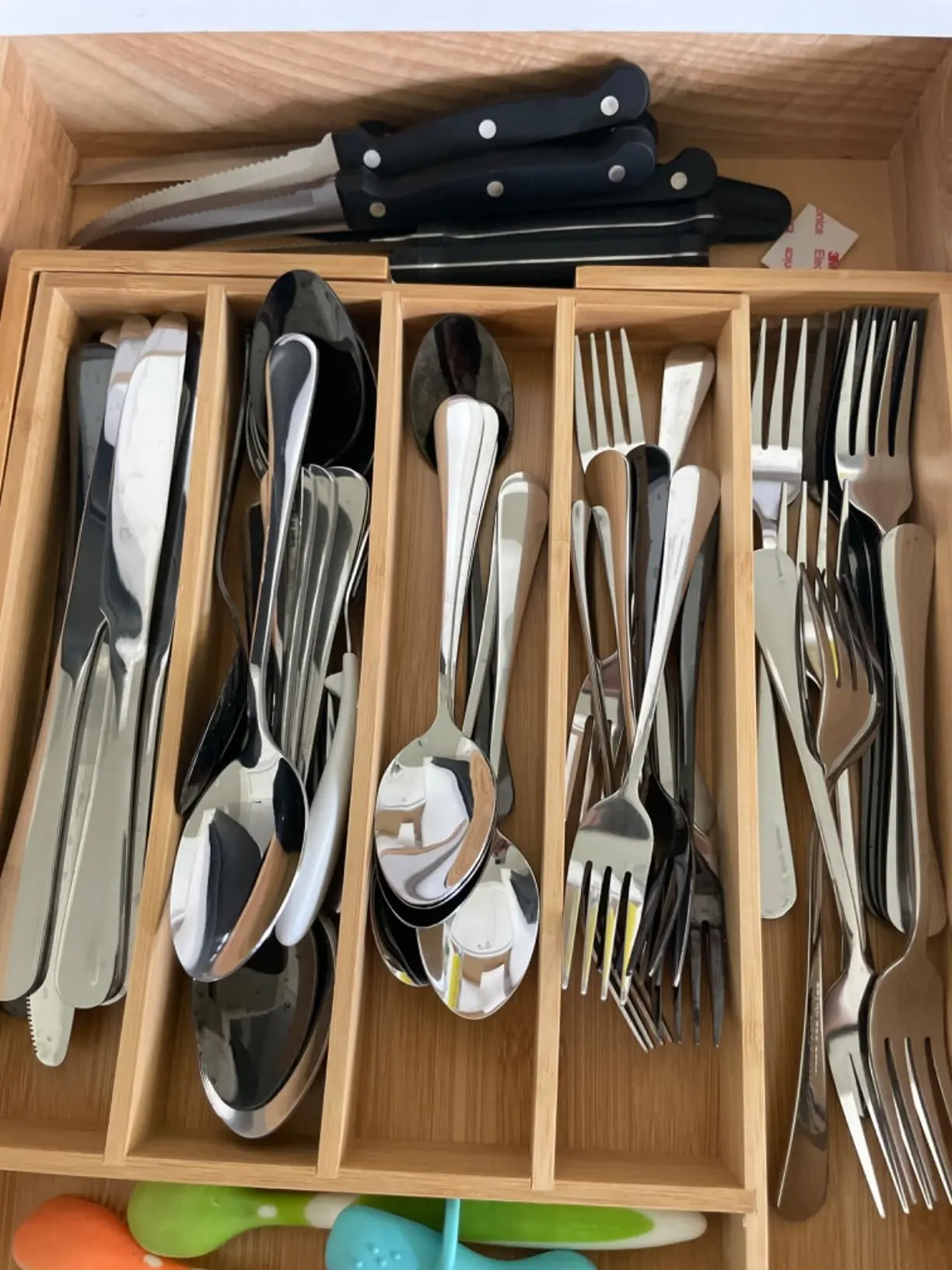 24 Pcs Silverware Set with Steak Knives Service for 4 Stainless Steel Flatware Set, Home Kitchen Eating Tableware Set