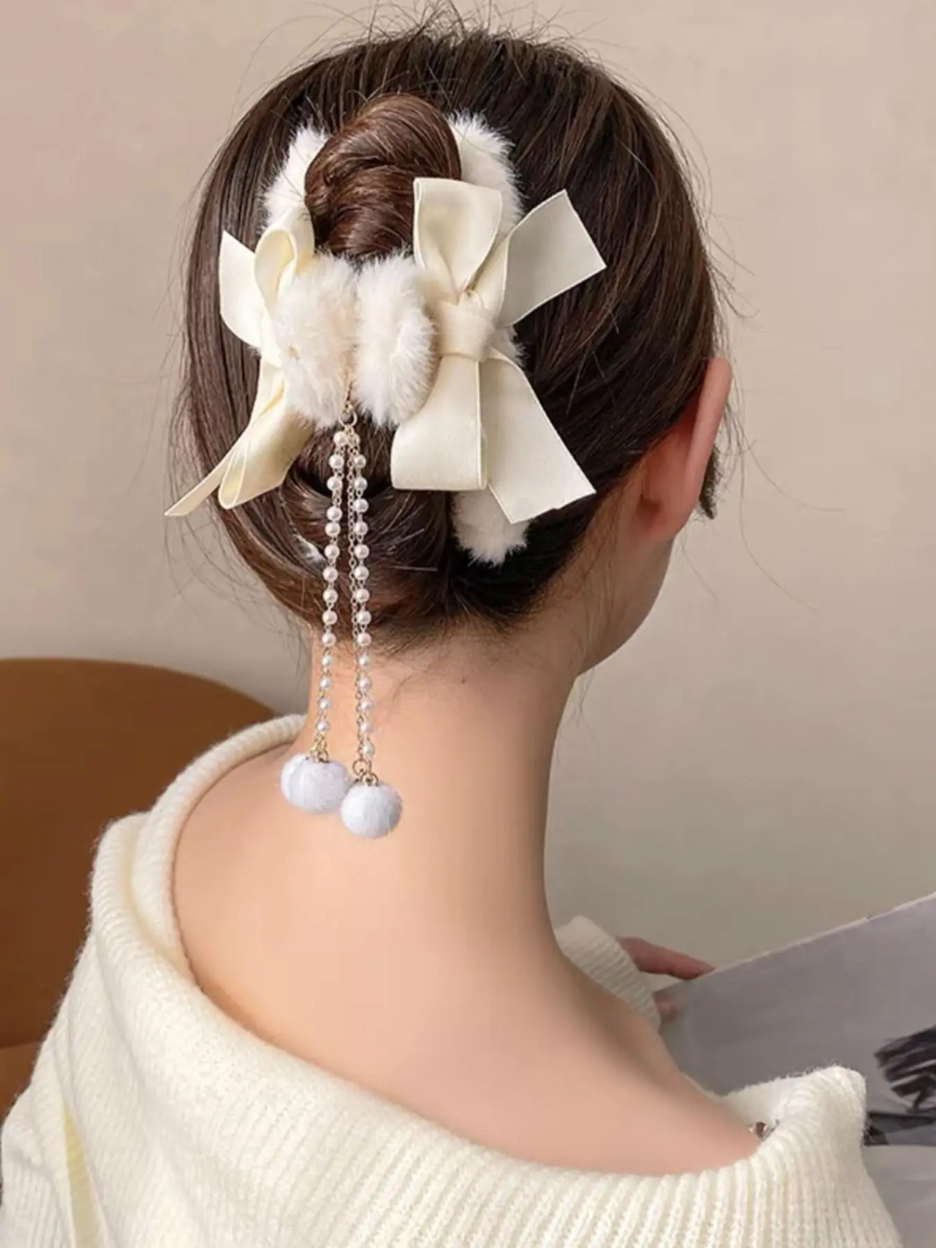 Elegant Tassel Pendant Bow Bowknot Hair Claw, Sweet Plush Cozy Hair Clip, Soft Claw Clip, 1pc Fashion Accessory, Stylish and Cute Design, Perfect for Daily Use