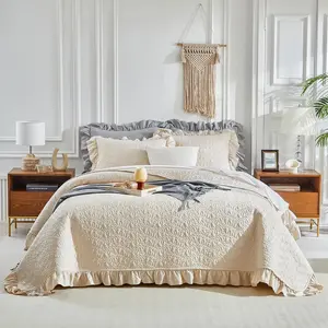 Oversized Ruffled Set 100 * 108in King Size Farmhouse Ruffles 3PC Quilted Bedding Rustic Coverlet & Sets Lightweight Summer Bedspread with Shams for Men Cream