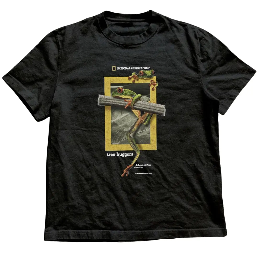 Frog “tree huggers” T-Shirt, Animal Tee, Gifts Shirt, Unisex Vintage Graphic Tees Gothic Grunge Y2k Emo Scene Amity Affliction Style Clothes Men Women Streetwear