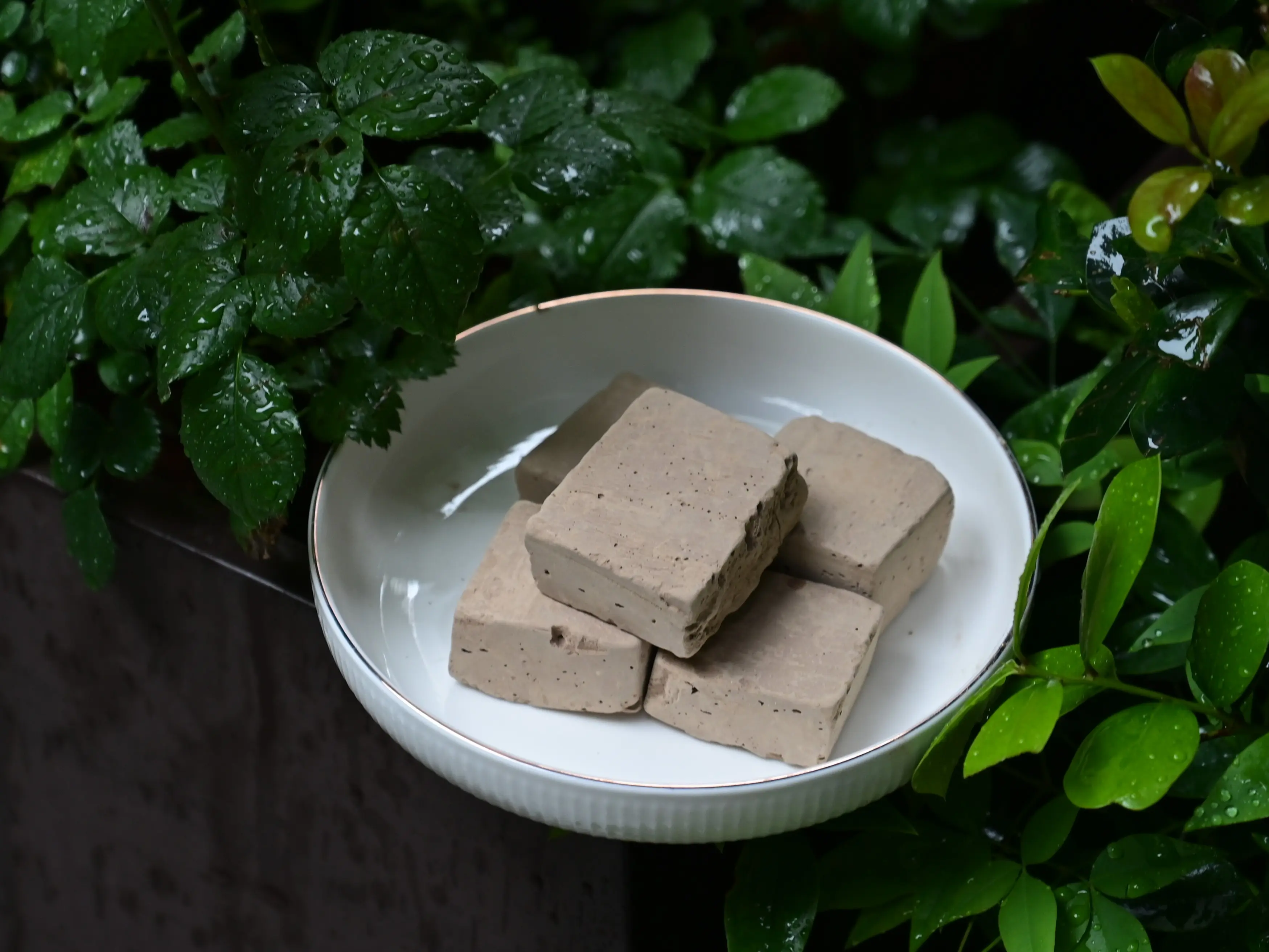 Natural Yellow Brown Kaolin Clay, Cosmetic & Edible Grade, Slightly Sticky Raw Clay Chunks, 7 oz (200g)
