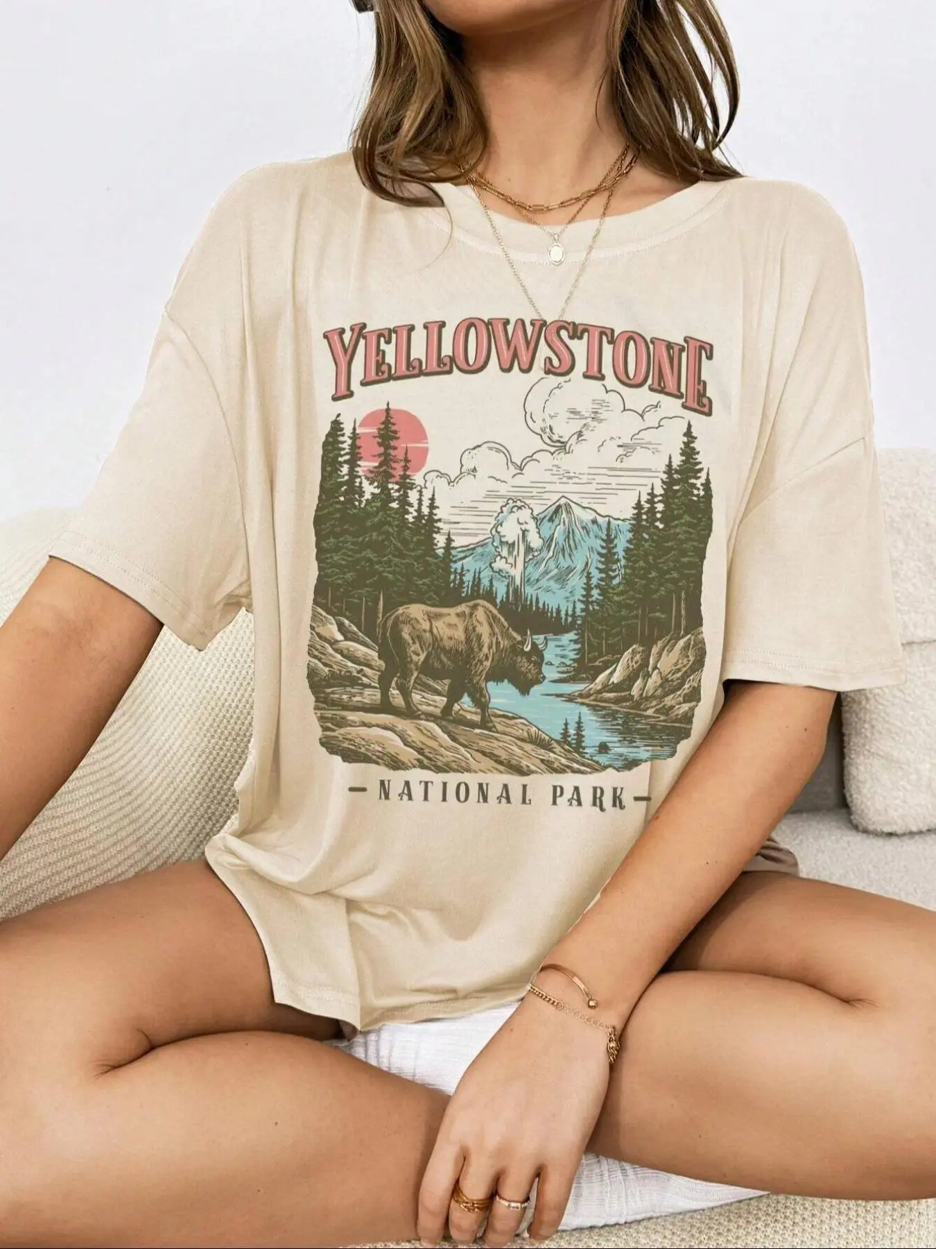 Women's Retro Yellowstone National Park Bison Printed T-Shirt - Vintage Mountain Graphic Oversized Crew Neck Short Sleeve Cotton Top, National Park Theme Street Style Mood Everyday Wear Tee for Nature Lovers, Round Neck, Casual