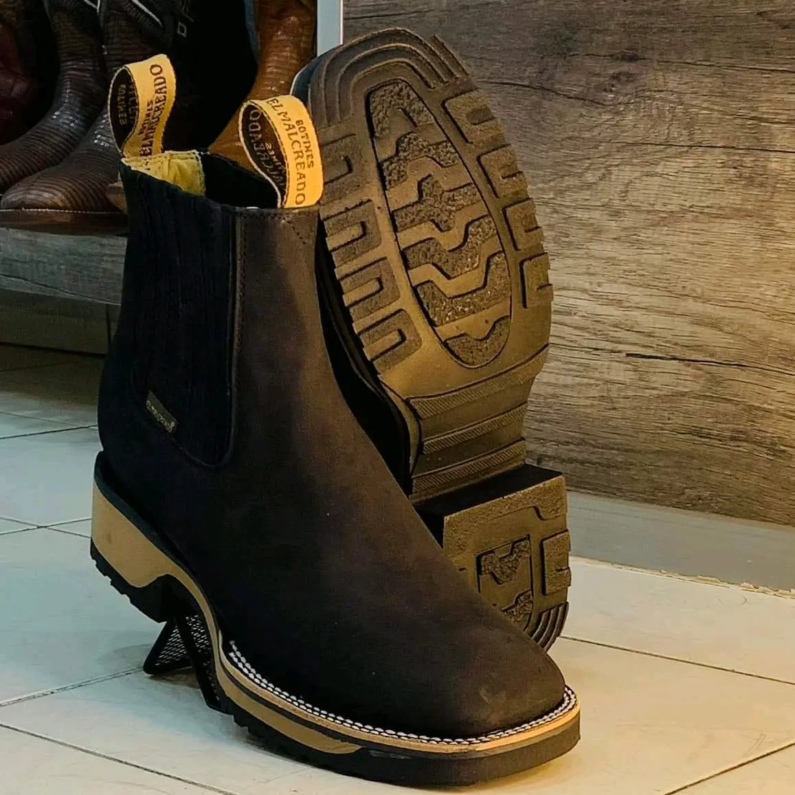 SHORTS BOOTS