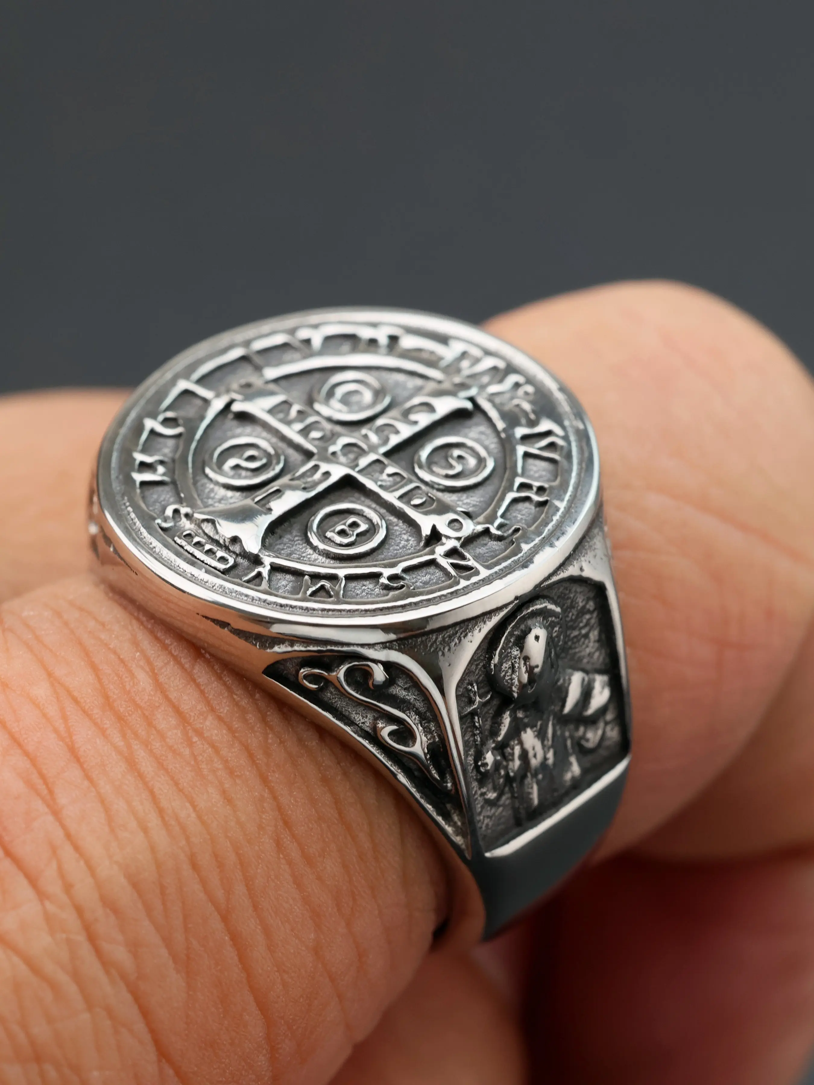 Stainless Steel Christmas Decoration Ring, Unisex Benedict Cross, Latin Letters & Ethnic Pattern Design, Vintage Christian Jewelry Gift, Party & Casual Wear, Stainless Steel Rings