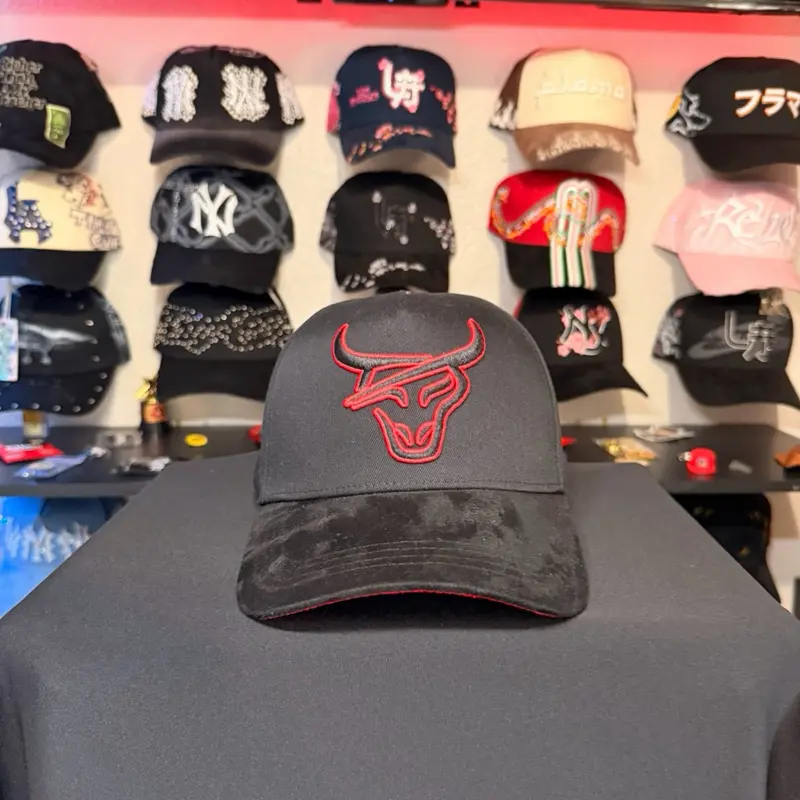 Cap Red, bull