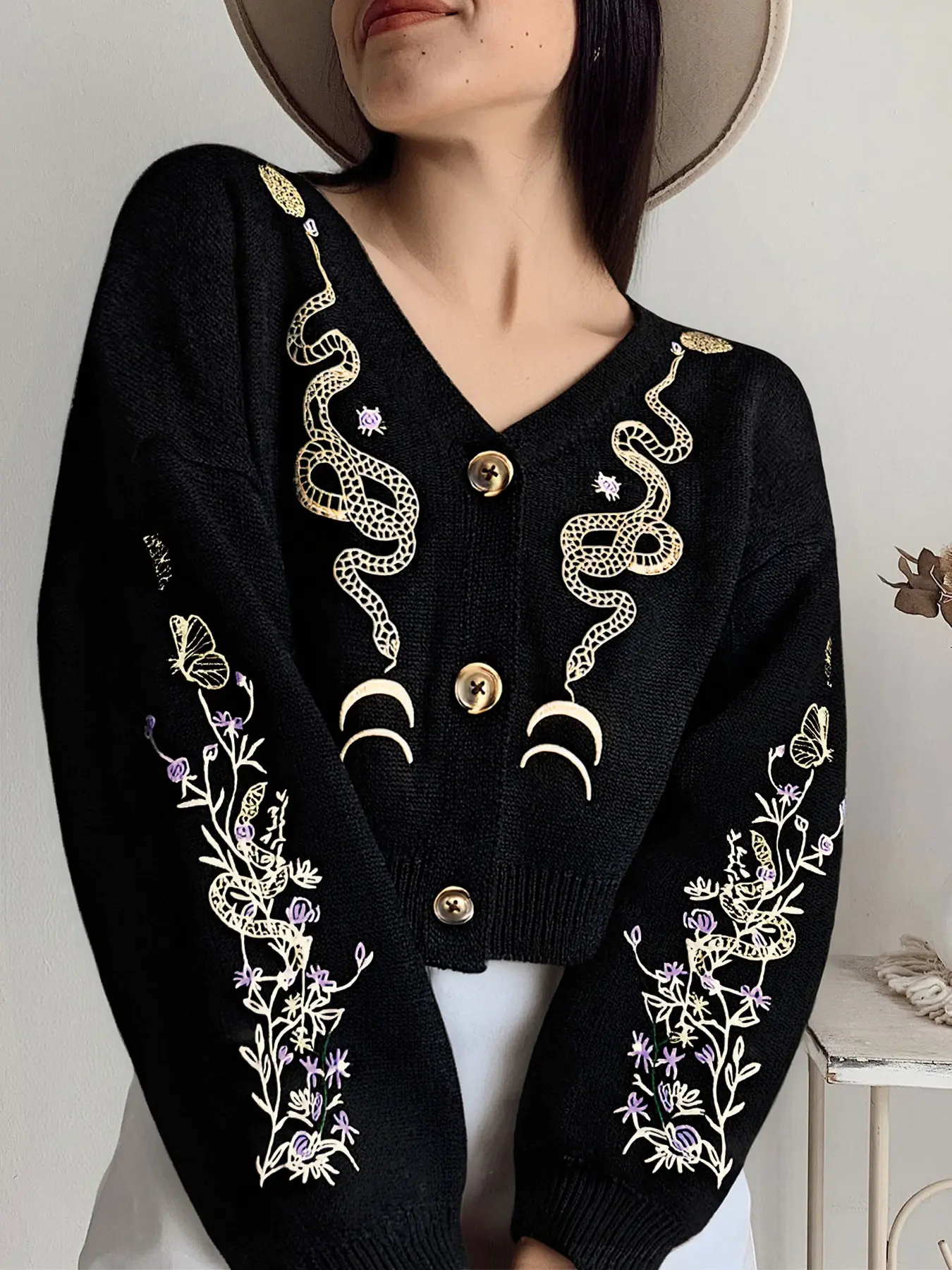 Women's V Neck Statement Gothic Punk Plant Snake Embroidery Sweater, Casual Loose-Fit Short Knitted Cardigan, Fall & Winter Fashion Animal, Knitwear