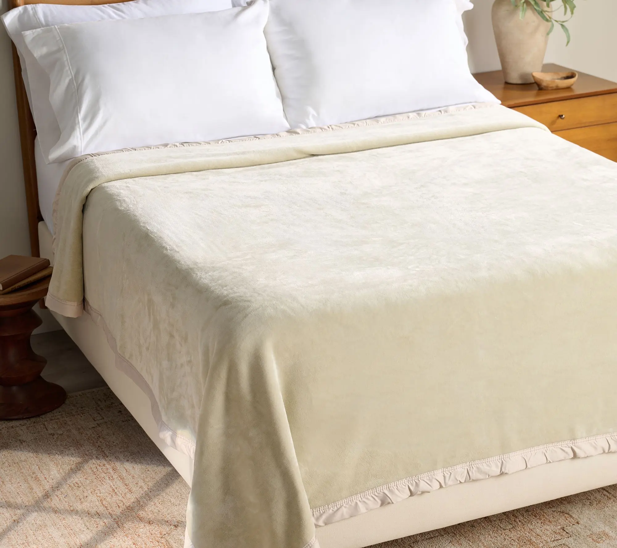 Home Reflections Velvet Plush Blanket w/ Satin Trim-