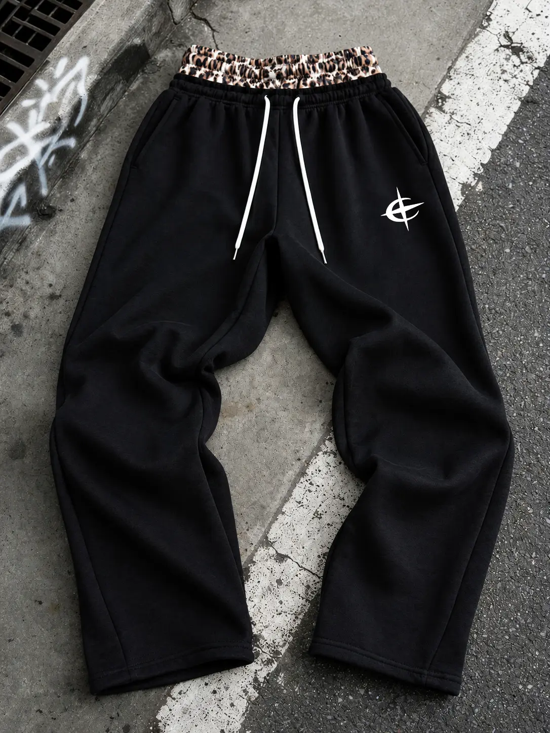 Y2K Streetwear Leopard Double Waistband Sweatpants Men Women Loose Straight Pants Star Graphic Print Drawstring Elastic Waist Jogger Style Casual Lounge Workout Trousers Trendy Layered Contrast Waist Hip Hop Fashion Daily Wear Soft Fit Pants for Everyone