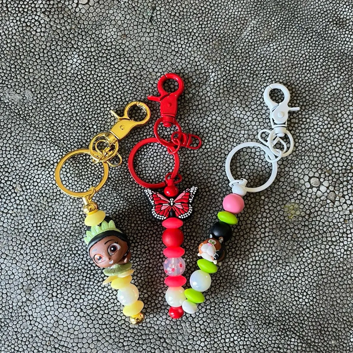 Keychain with silicone beads and a Doorable or mini tusm tusm or silicone focal