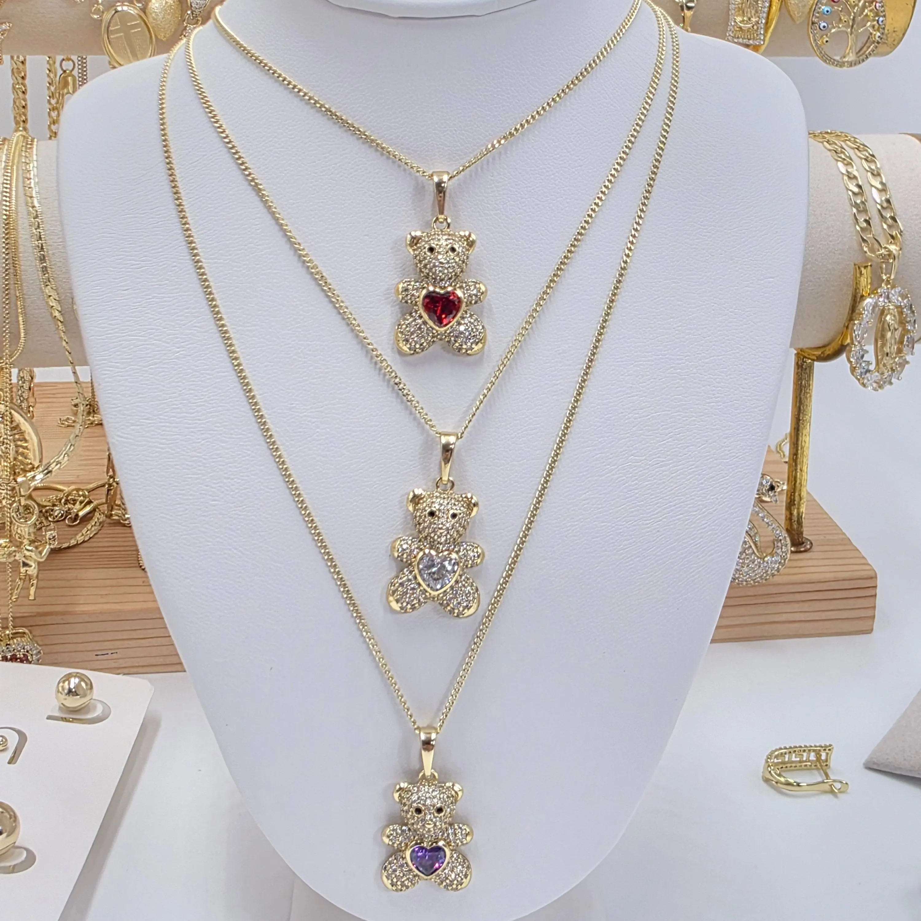 Gold-Plated Bear Pendant Necklace for Women, Statement Animal Jewelry with Heart Cutout, 20-Inch Chain, Exquisite Jewelry Gift, Stylish Accessories, Meaningful Gifts
