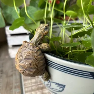 Cute Resin Turtle Statue, Turtle Hanging on The Flower Pot, Indoor Decoration Statue, Flower Pot Decoration, Suitable for Garden, Courtyard and Home Decoration, Gifts for Girlfriend, Garden Sculptures Statues