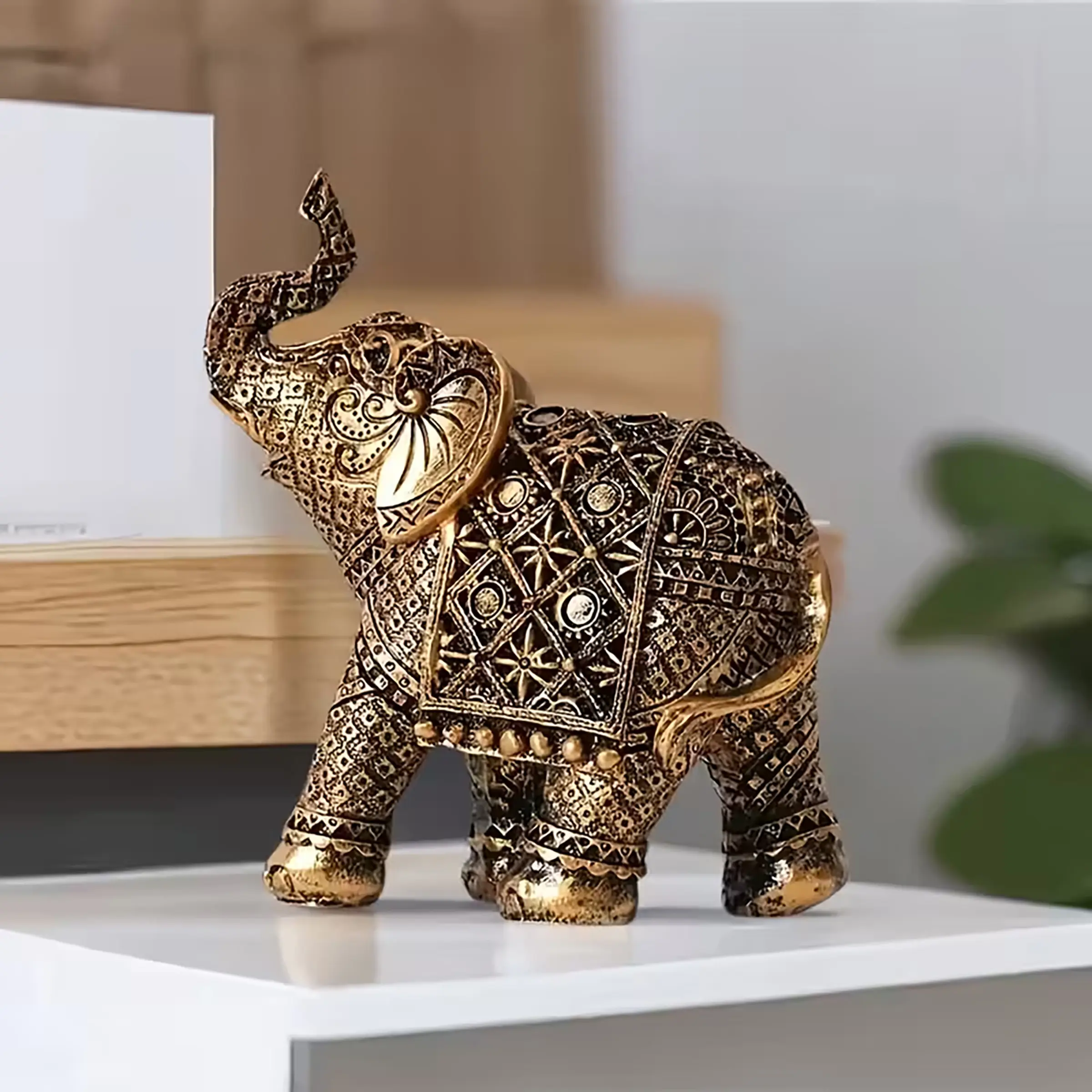 1pc Lucky Fortune Elephant Ornament, Decorative Ornament, Resin Sculpture Art Craft, for Home Decoration, Bookshelf, Home Living Room, Office, Café Decor, Room Desktop Display, Hallway Ornament