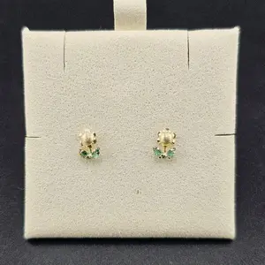 14k Gold Flower Earrings with Green Stones, Everyday Wear Jewelry kenia collection