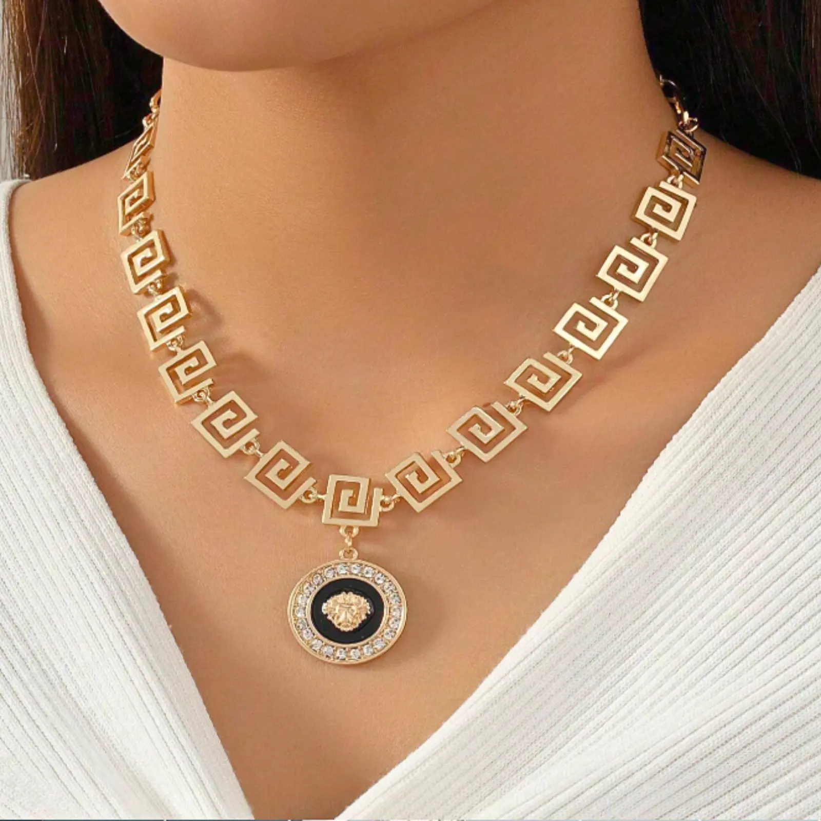 Fashion necklace, lion head pendant with rhinestone, luxury and elegant style for women daily wear or party, holiday gift.
