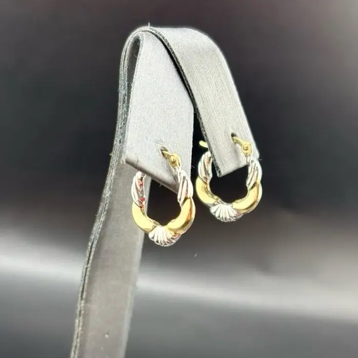 Gold 14k Small Hoop Earring for Everyday Wear - Elegant Design