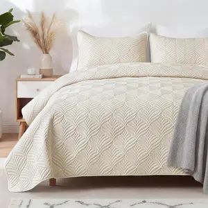 Soft Oversized King Bedding Set, Lightweight Brich Beige Bedspread Cal King Size with Pattern, Reversible 3-Piece Coverlet with 2 Pillow Shames for All
