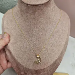 Cadena con dije de inicial w