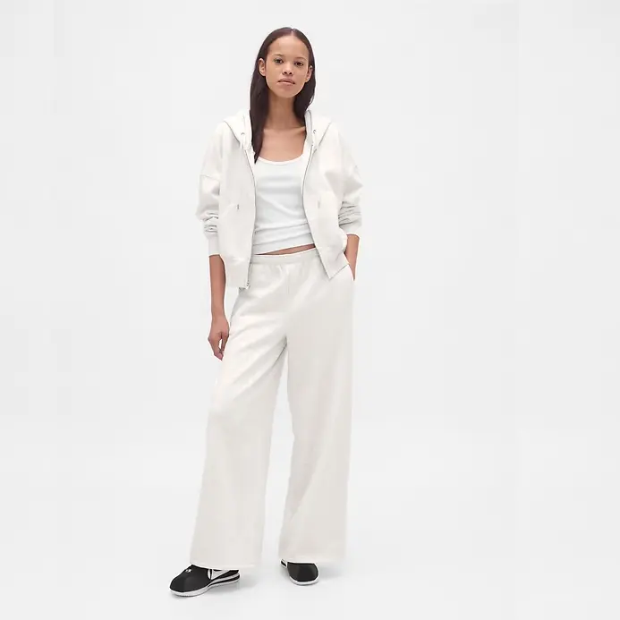 GAP VintageSoft Logo Baggy Sweatpants - Soft Cotton-Blend with Elastic Waist & Front Pockets - Classic Fit for Comfort Casual Style Bottoms Casual Basic Trousers